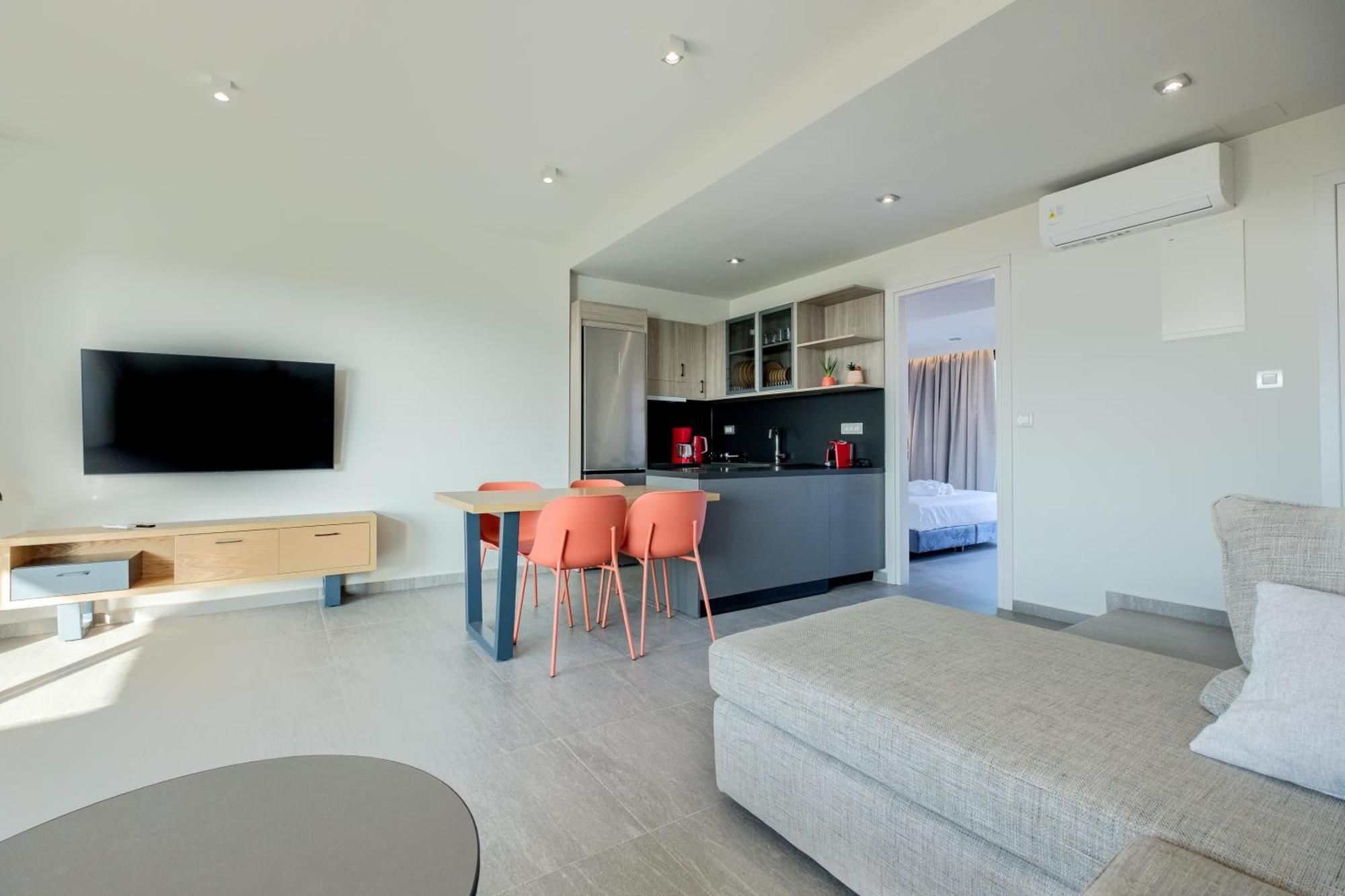 דירות חאניה Sky-High 70Sqm Penthouse W. Stunning Views - 05 מראה חיצוני תמונה